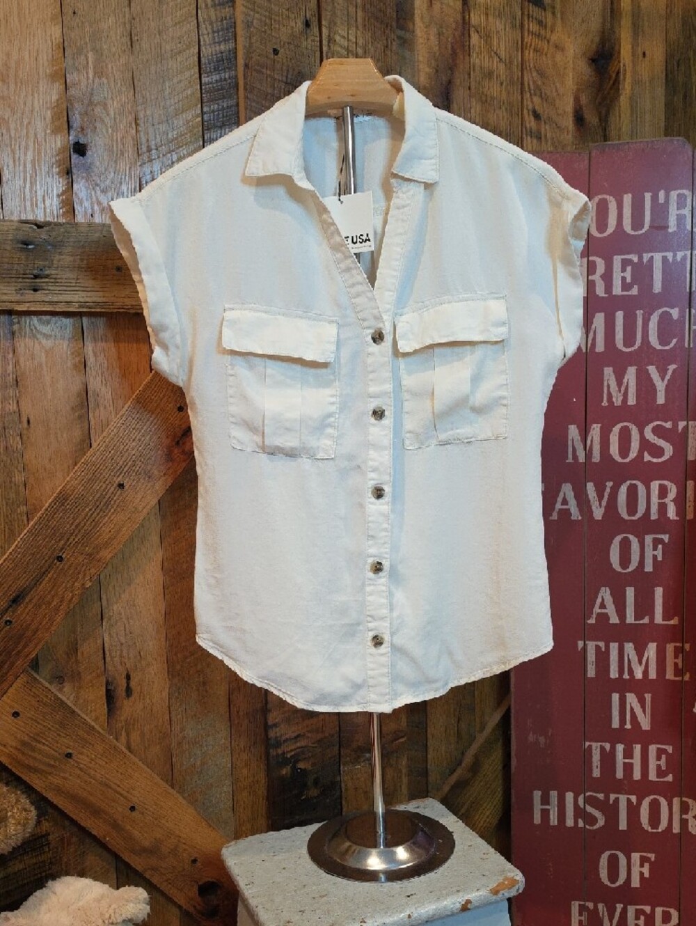 067p Classic Cream Button-Front Short Sleeve Shirt